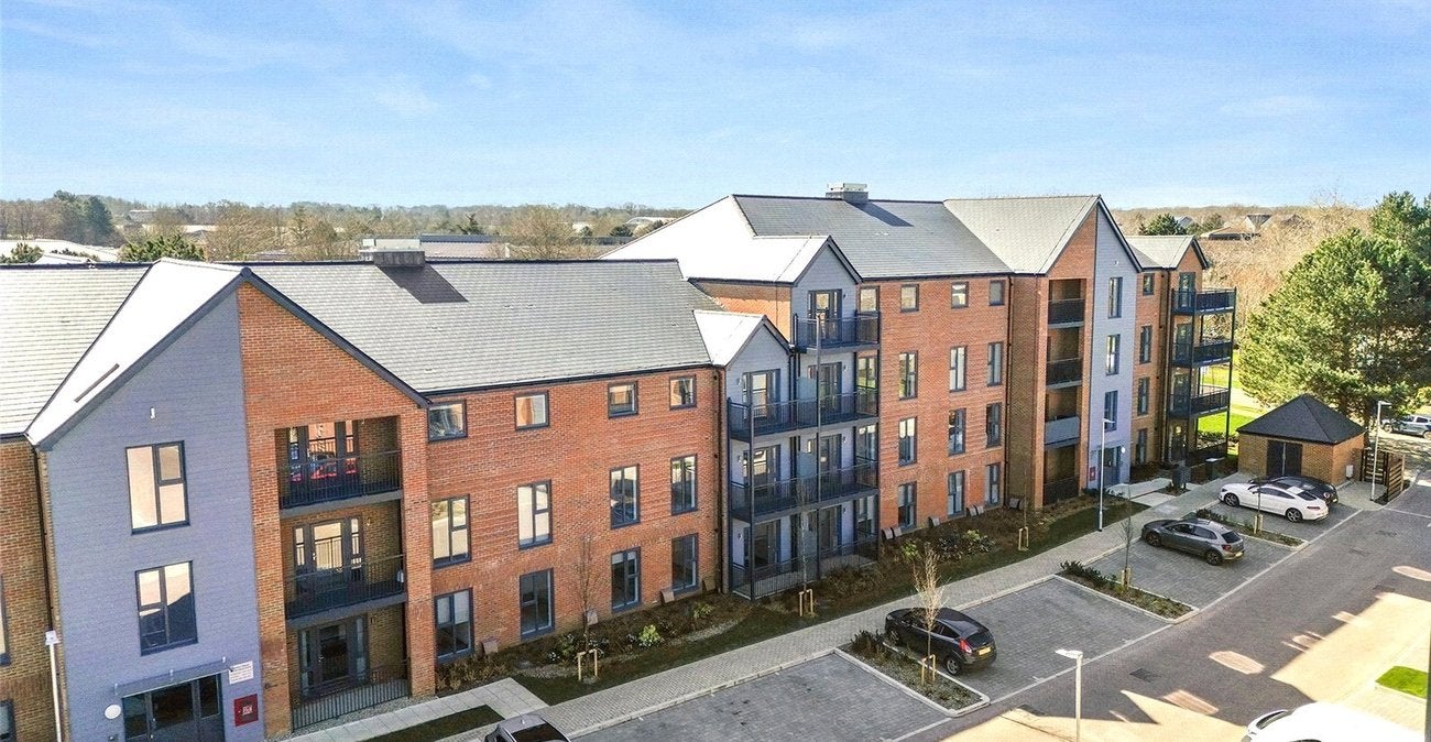 Flat Kings Hill Avenue in Tonbridge and Malling