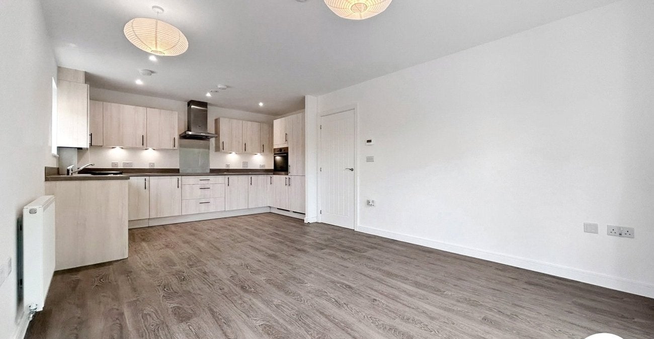 Flat Kings Hill Avenue in Tonbridge and Malling