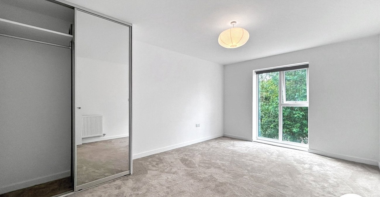 Flat Kings Hill Avenue in Tonbridge and Malling