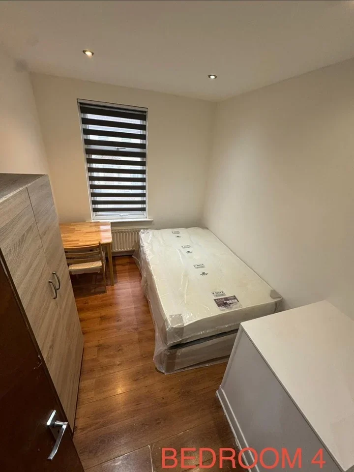 Room Northfield Road in Greater London
