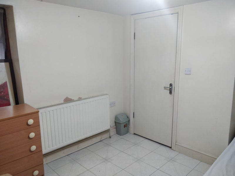 Room Studley Road in Greater London