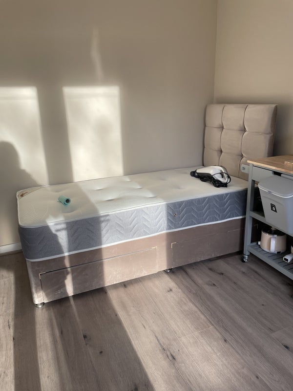 Room Windyedge Crescent in Glasgow