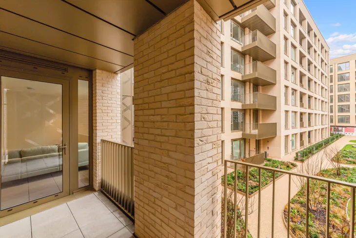 Flat Kennington Lane in Greater London