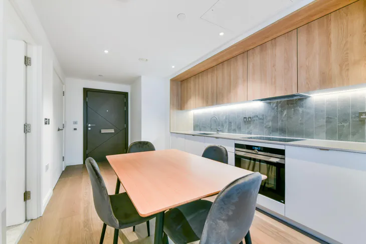 Flat Kennington Lane in Greater London