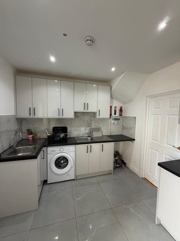 Room Belgrave Road in Slough