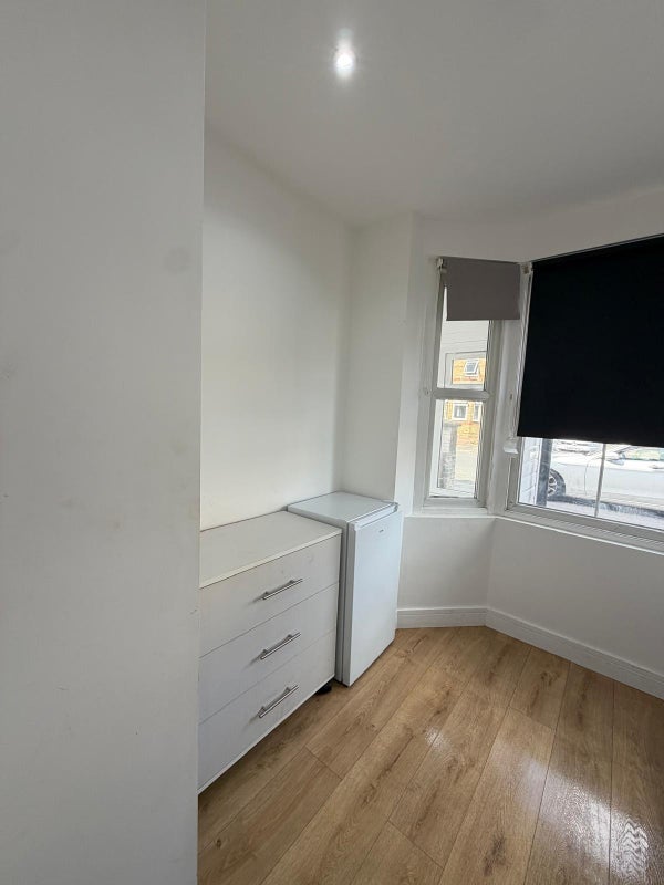 Room Belgrave Road in Slough