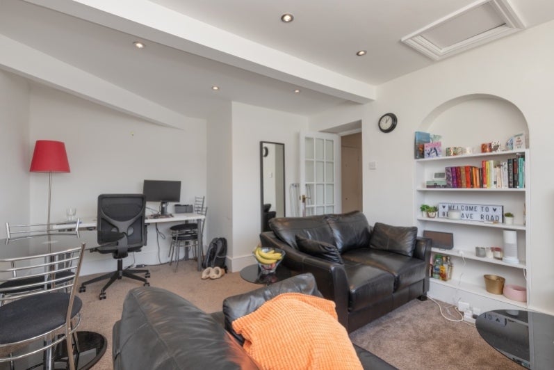 Flat Belgrave Road in City of Westminster