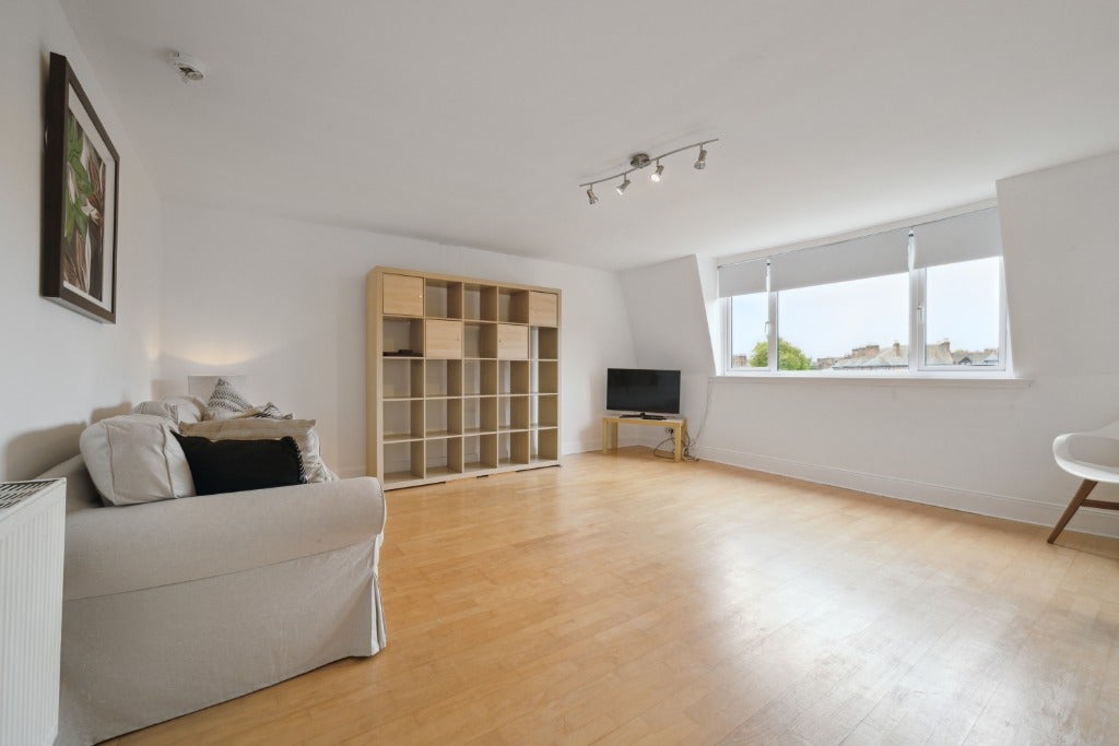 Flat Victoria Crescent Road in Glasgow