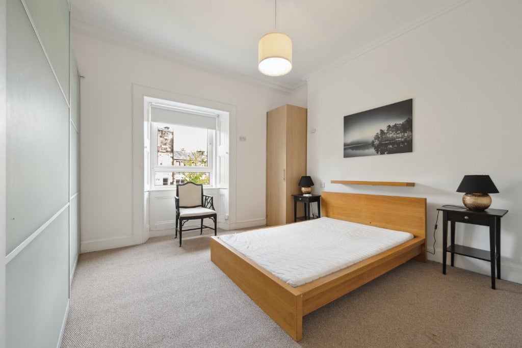 Flat Victoria Crescent Road in Glasgow
