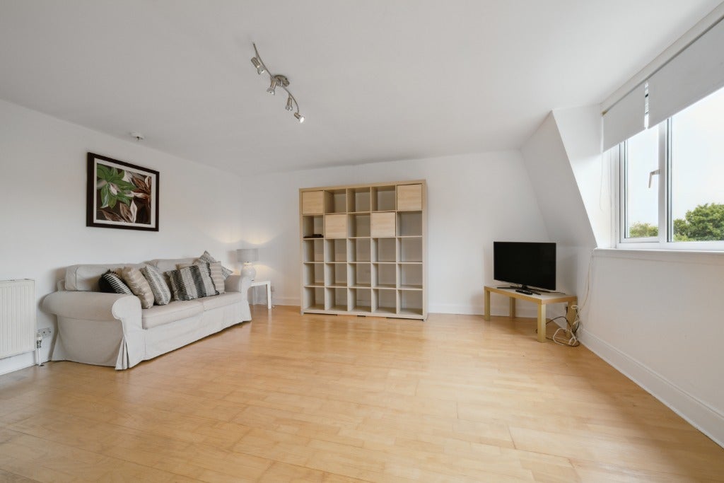 Flat Victoria Crescent Road in Glasgow