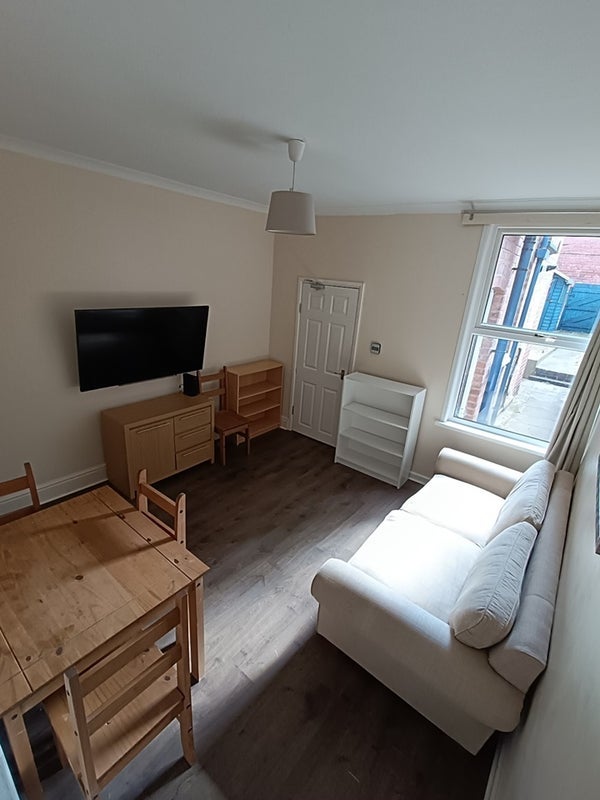 Room Kensington Road in Coventry