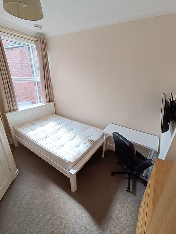 Room Kensington Road in Coventry