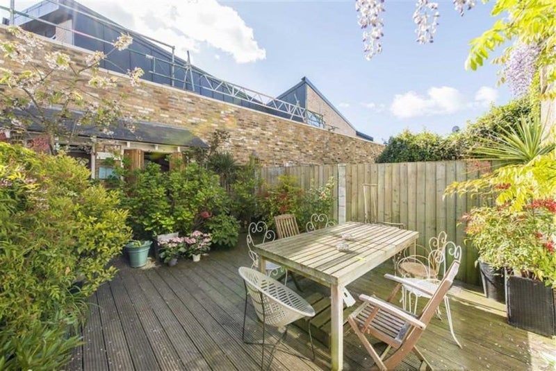 Room Furness Road in Greater London