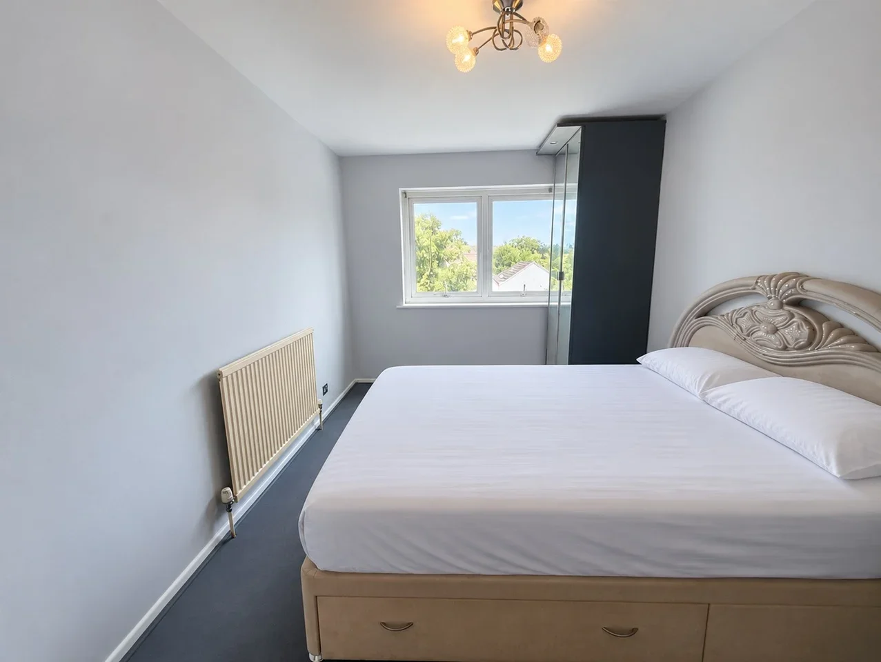 Flat Mandeville Road in Greater London