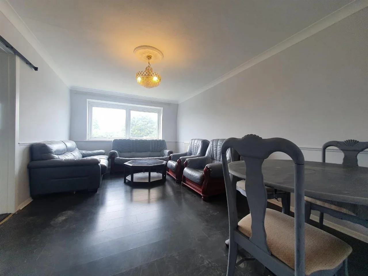 Flat Mandeville Road in Greater London