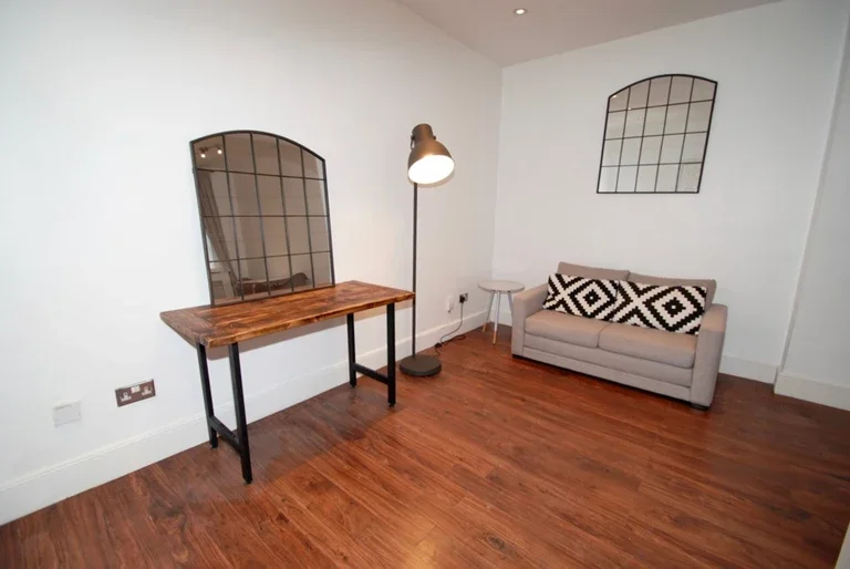 Flat FitzHerbert Walk in Greater London