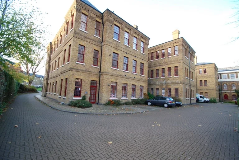 Flat FitzHerbert Walk in Greater London