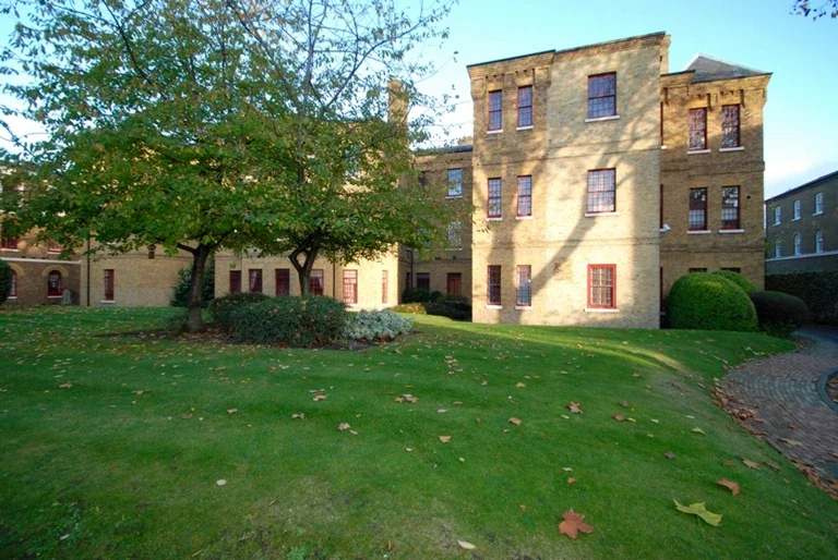 Flat FitzHerbert Walk in Greater London