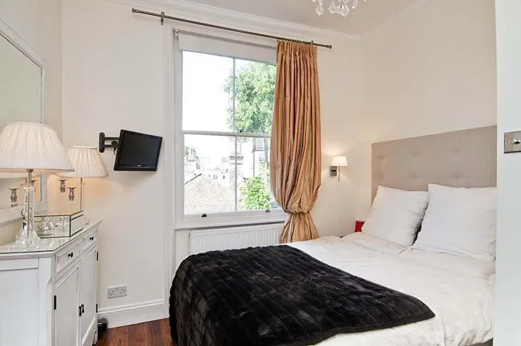 Flat Henniker Mews in Greater London