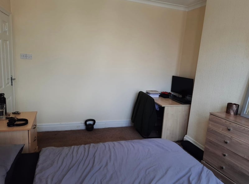 Room Rippenden Avenue in Manchester