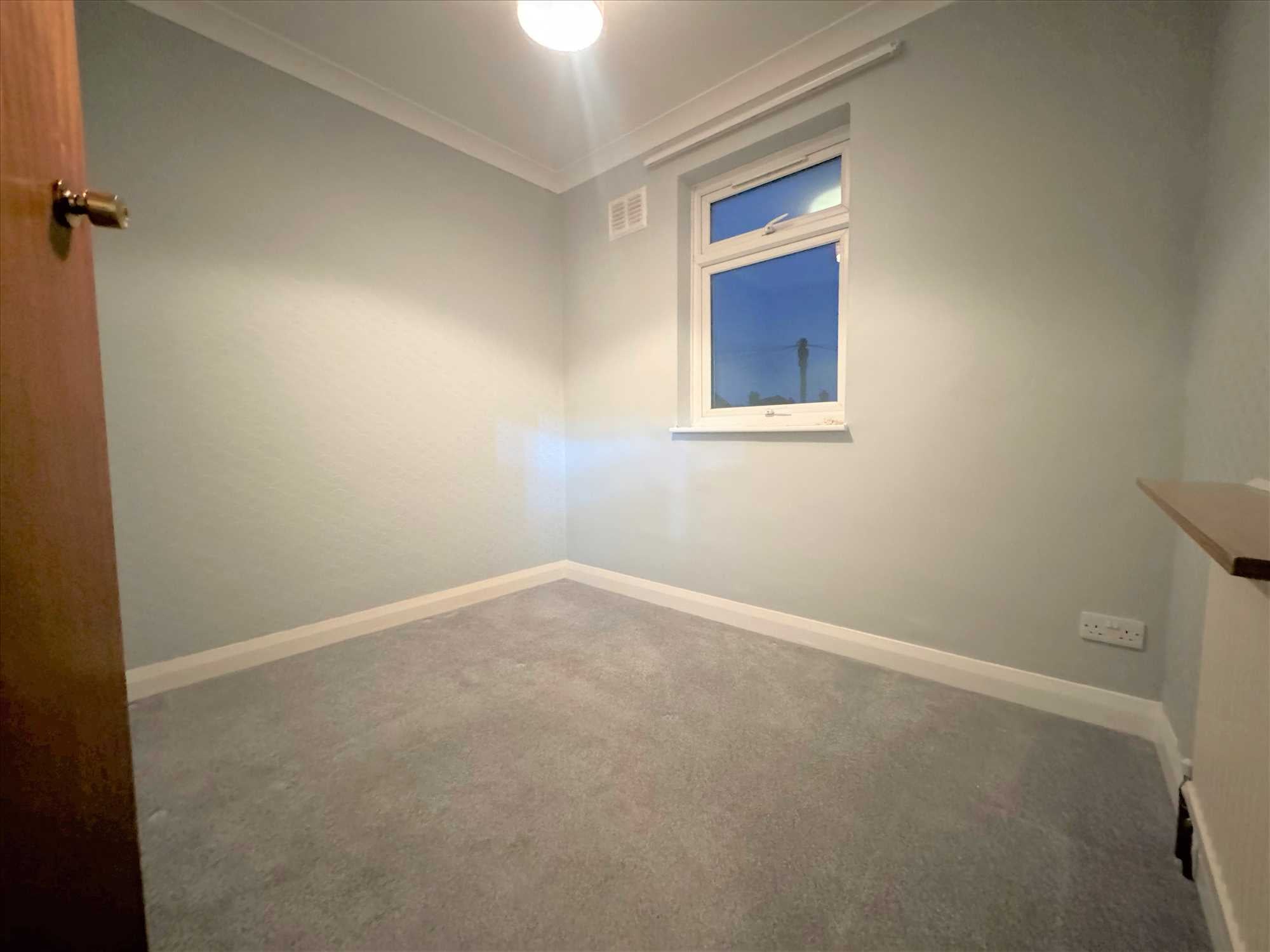 Flat Tudor Drive in Greater London