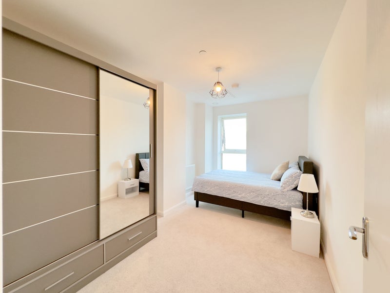 Flat Western Avenue in Greater London