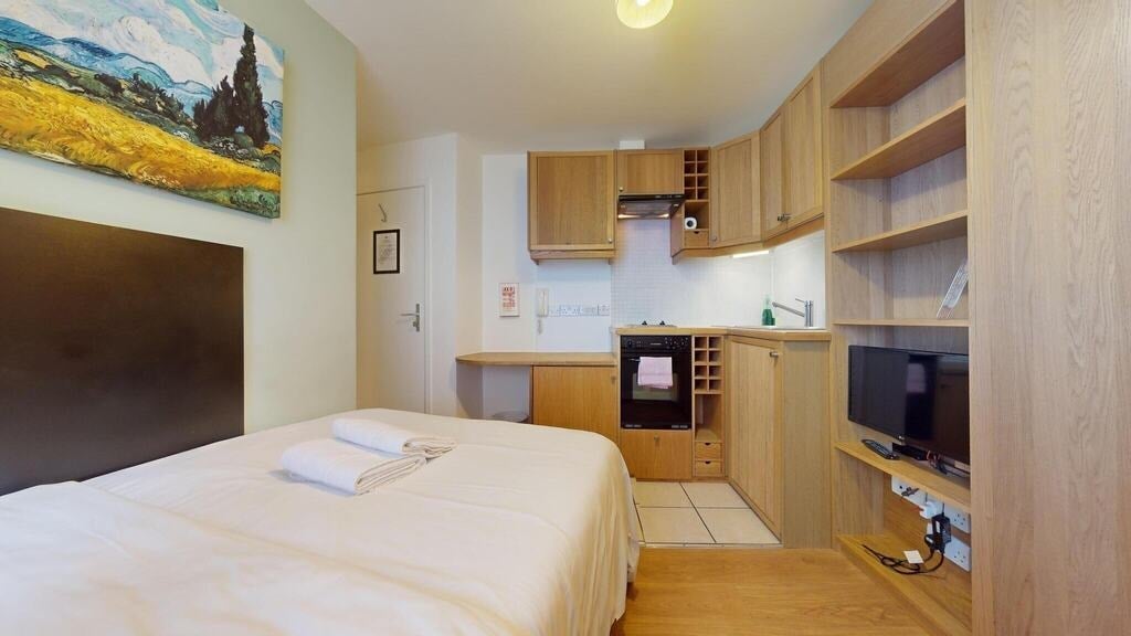 Flat Mabledon Place in Greater London