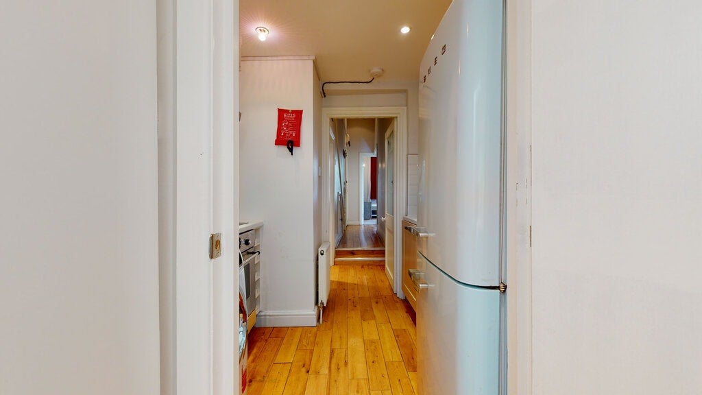 Flat Lillie Road in Greater London