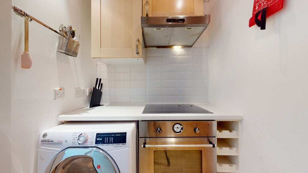 Flat Lillie Road in Greater London