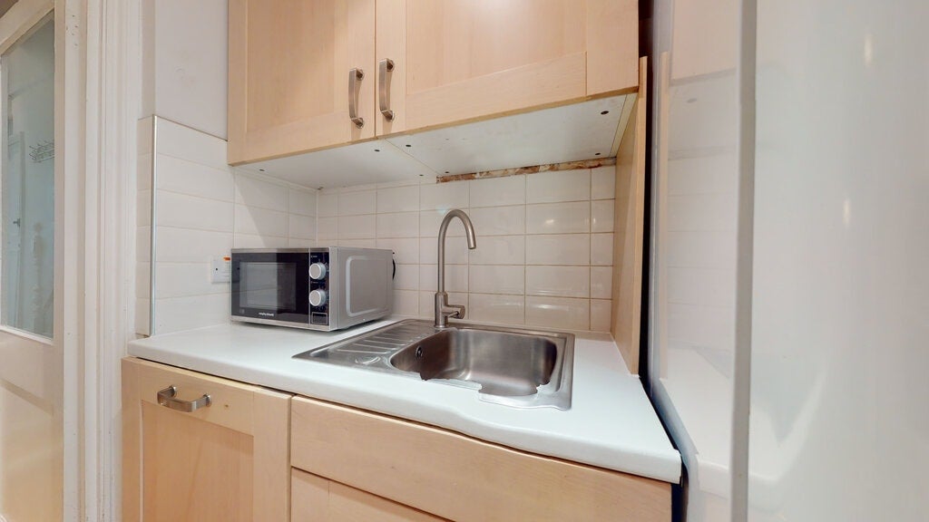 Flat Lillie Road in Greater London