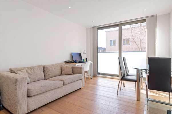 Flat York Way in Greater London
