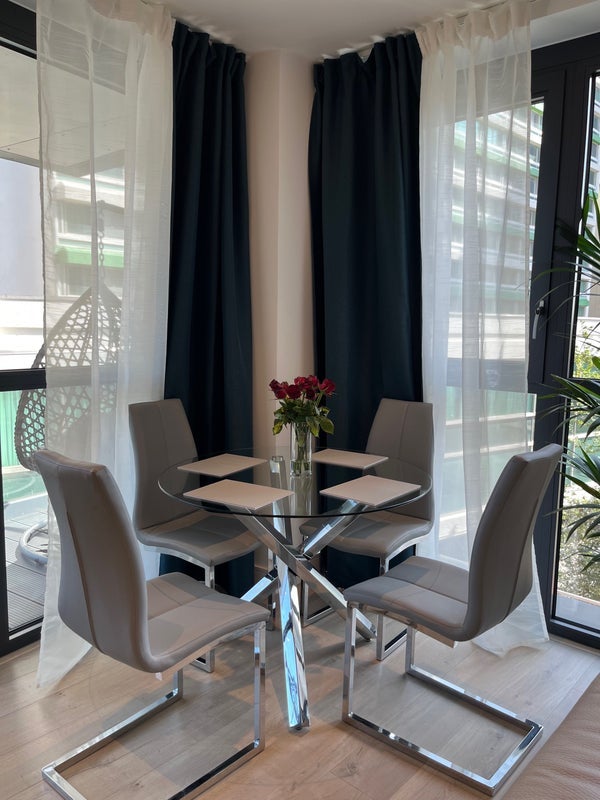 Room South Way in Greater London