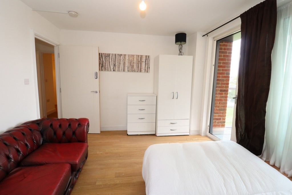 Room Globe Road in Greater London