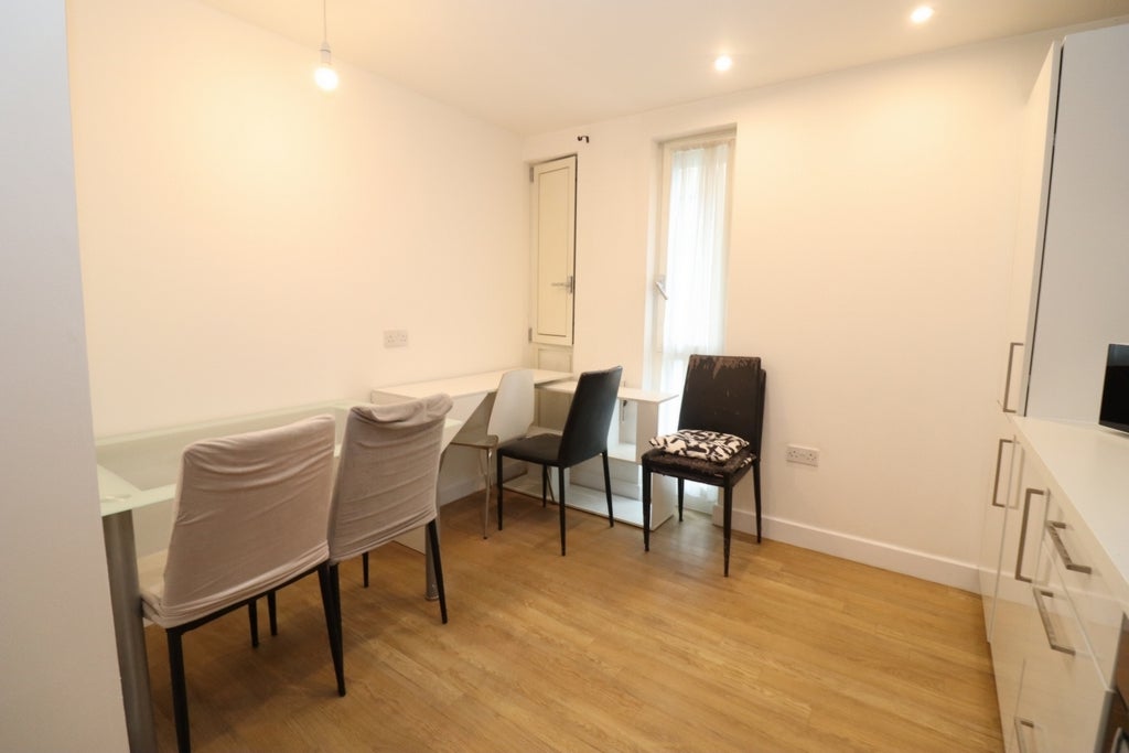 Room Globe Road in Greater London