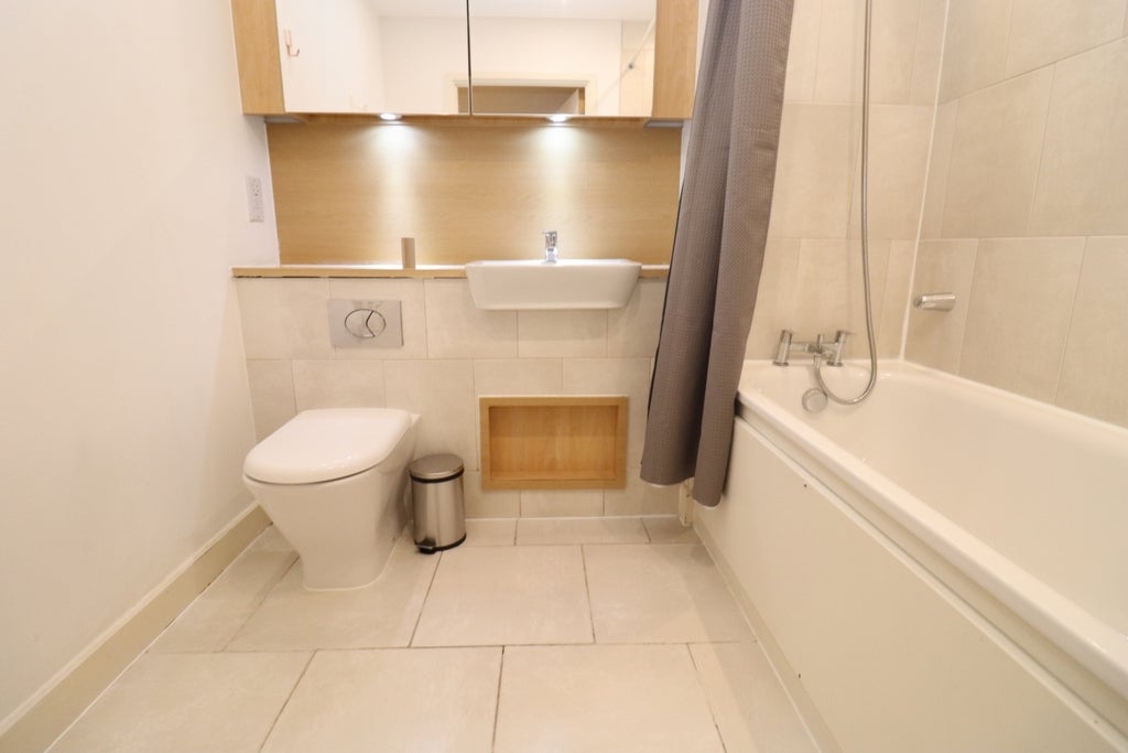 Room Globe Road in Greater London