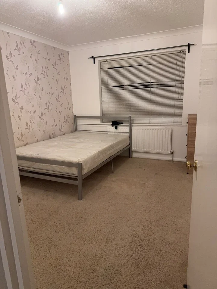 Room Reedham Drive in Greater London