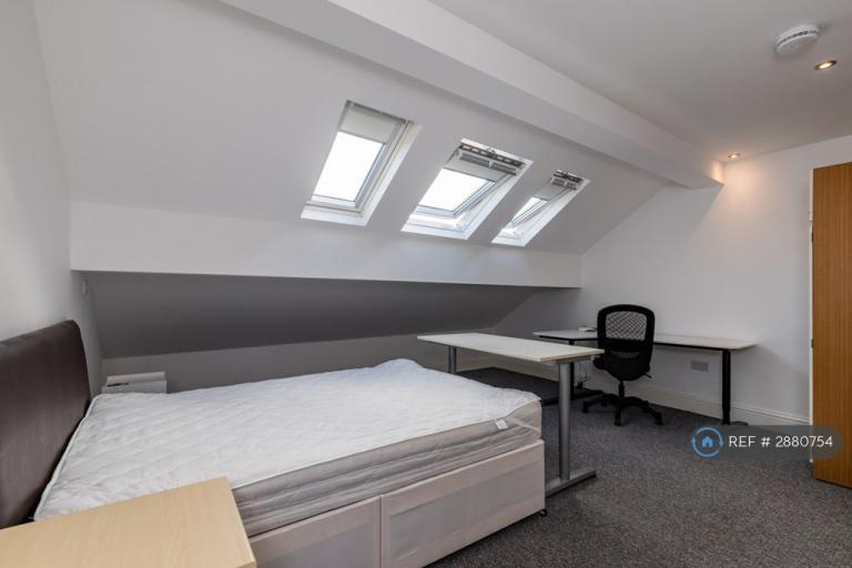 Room Cauldon Road in Stoke-on-Trent
