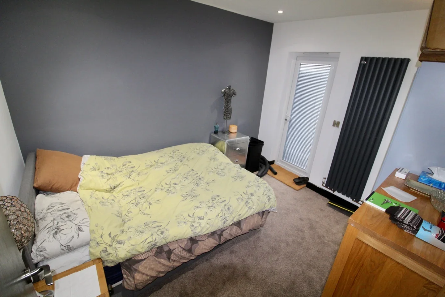 Room Eardley Road in Greater London