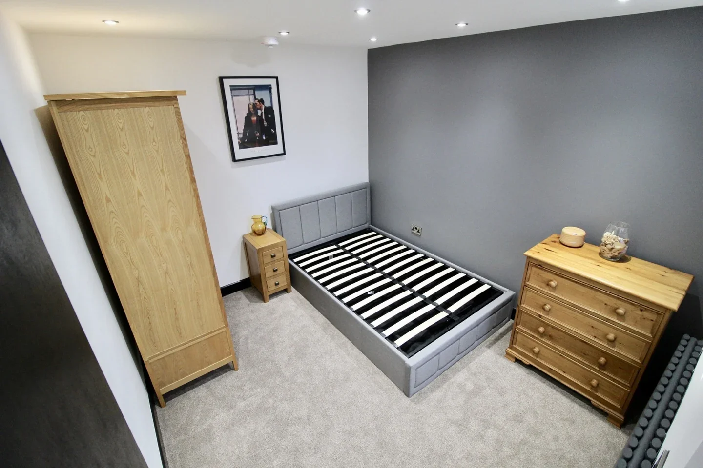 Room Eardley Road in Greater London