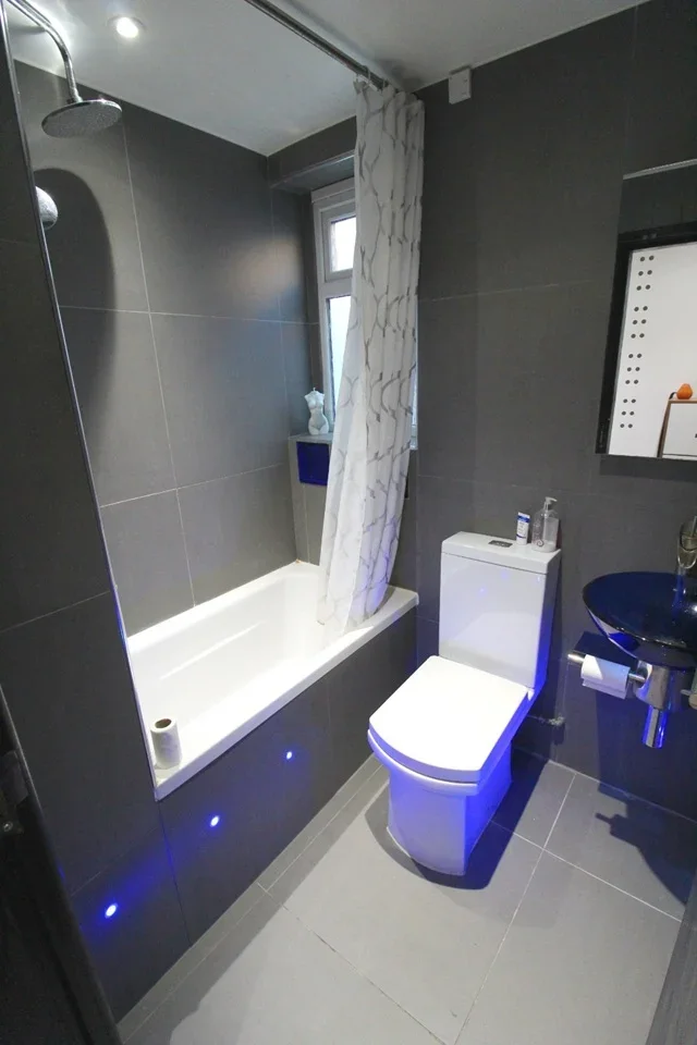 Room Eardley Road in Greater London