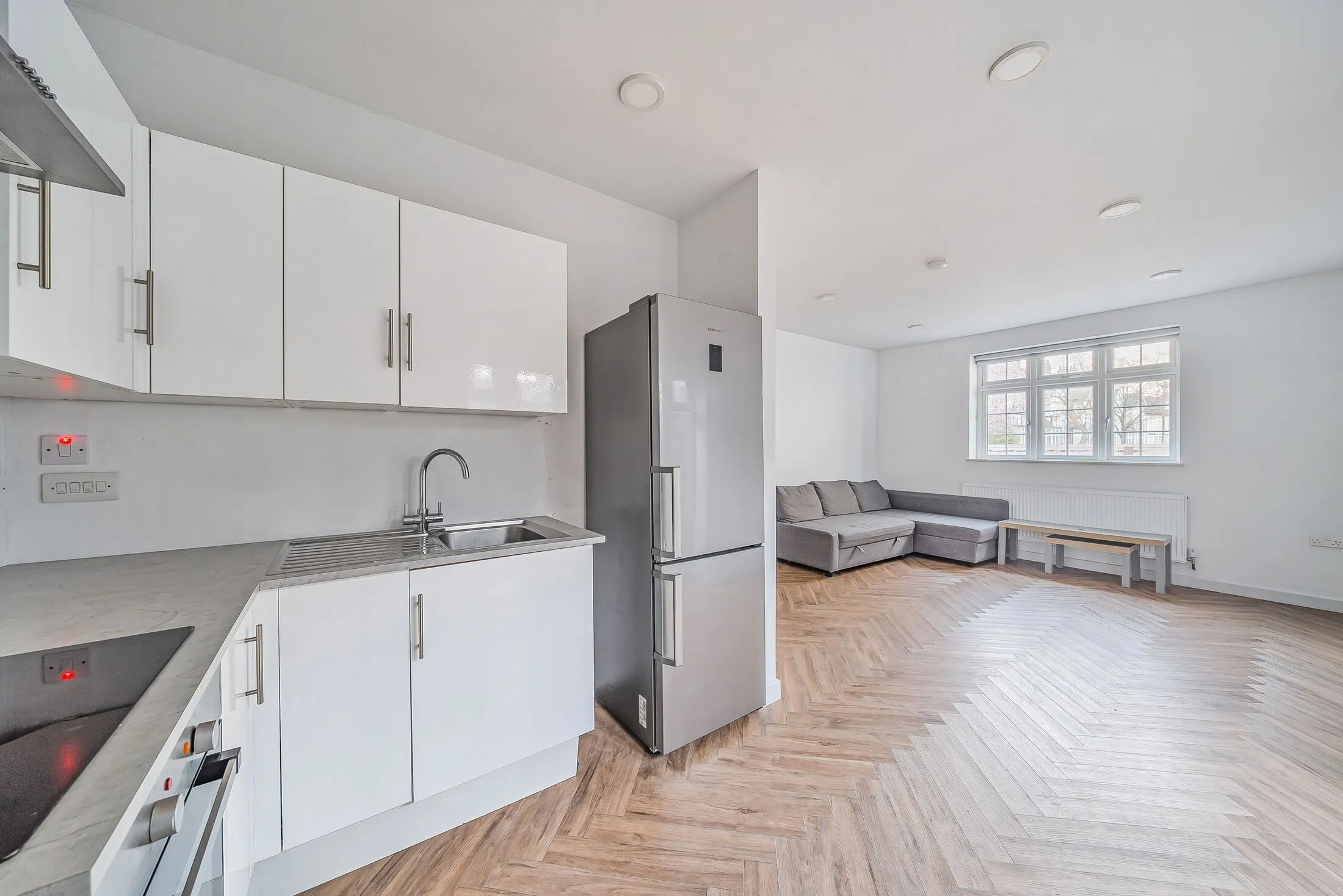 Flat Elmwood Road in Greater London