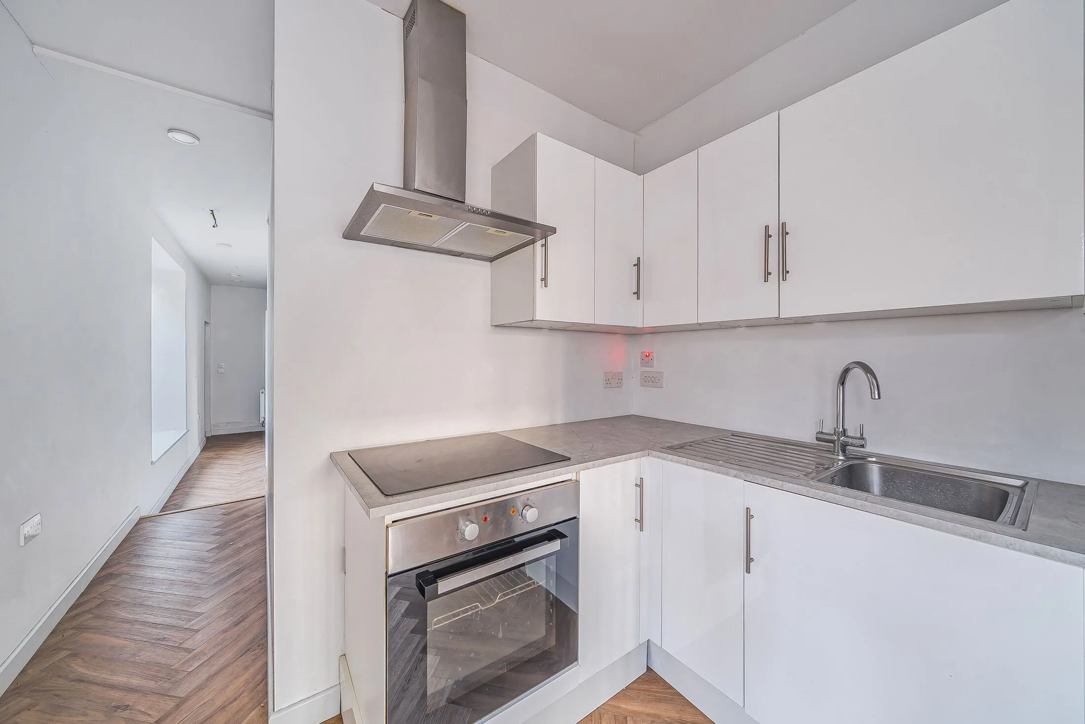 Flat Elmwood Road in Greater London