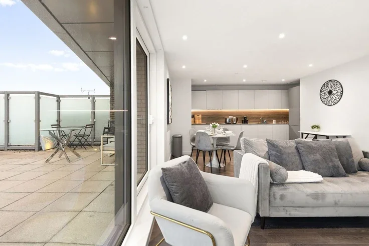 Flat Newnton Close in Greater London