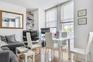 Flat Alexandra Gardens in Greater London