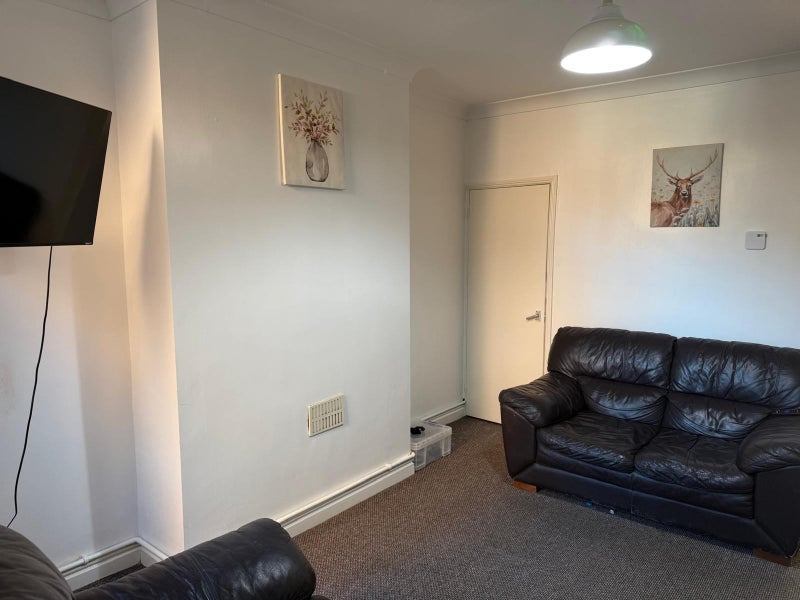 Room Holgate Road in Nottingham