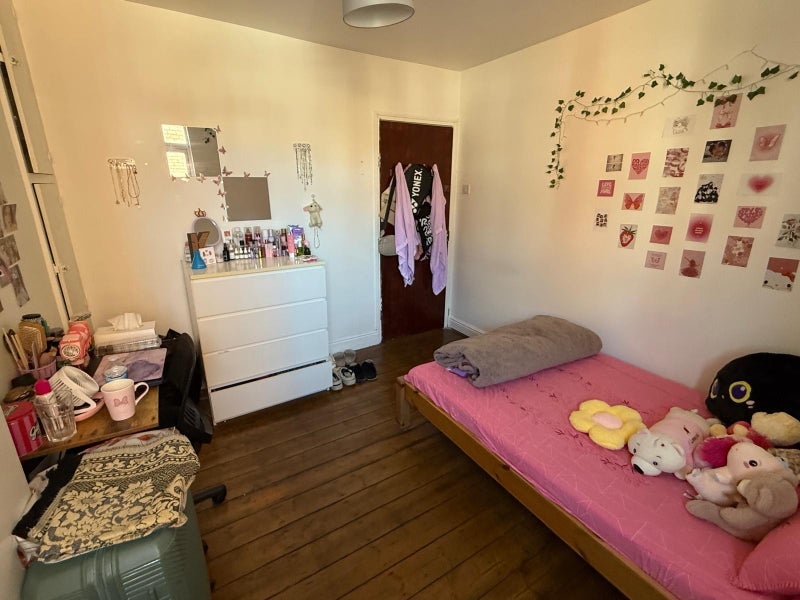 Room Holgate Road in Nottingham