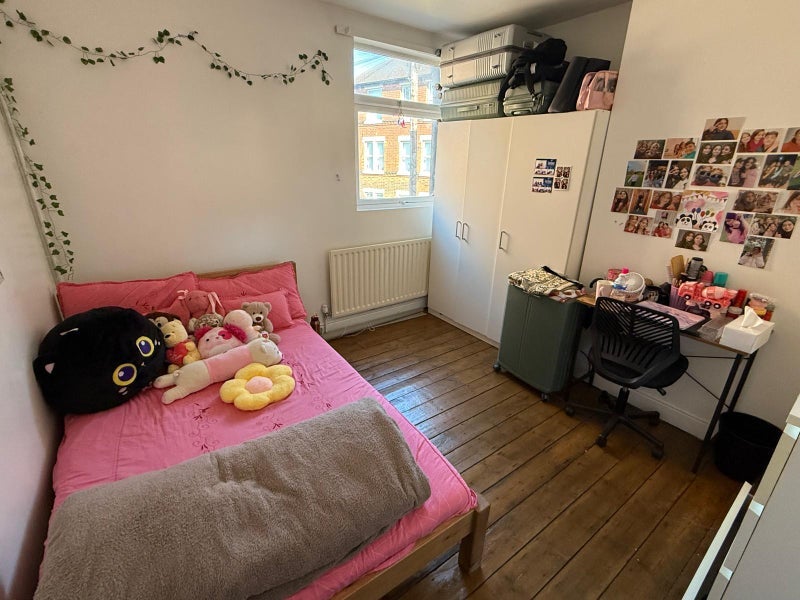 Room Holgate Road in Nottingham