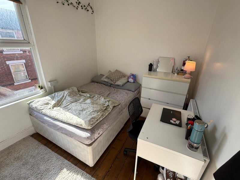 Room Holgate Road in Nottingham