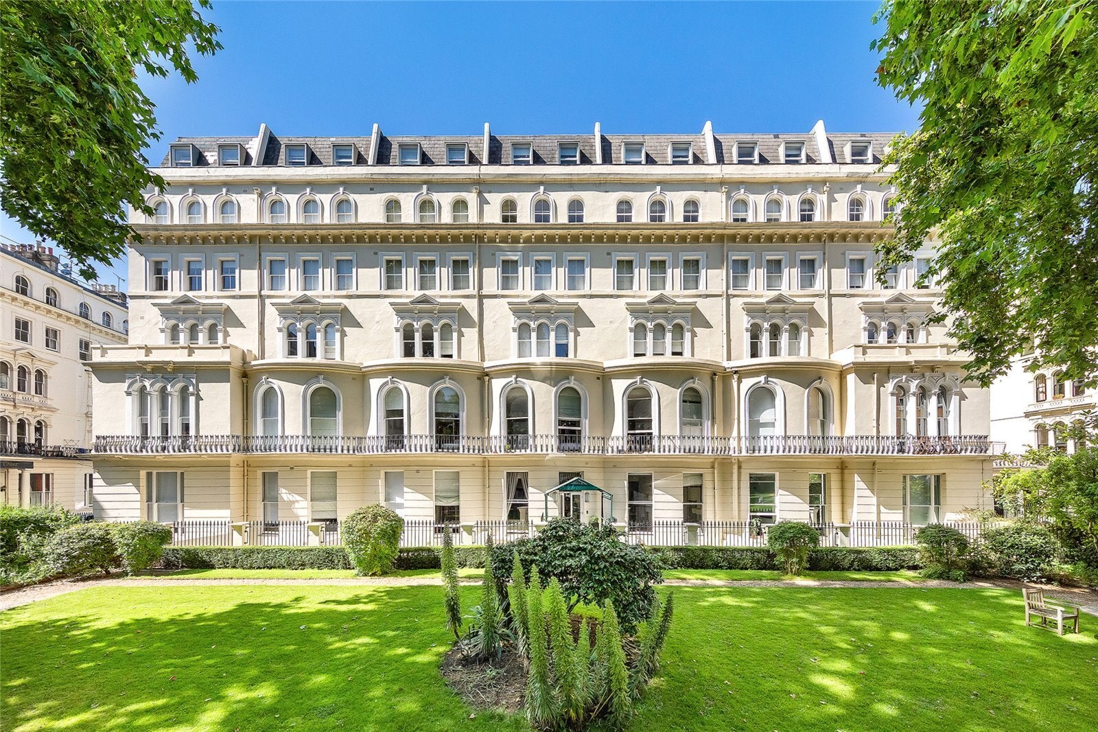 Flat Kensington Gardens Square in City of Westminster