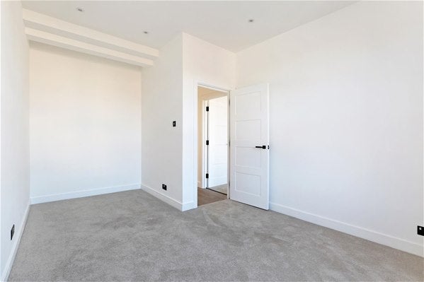 Flat Portland Road in Greater London